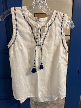 crown & ivy White 100% Linen top with Navy Trim and Tassel Ties